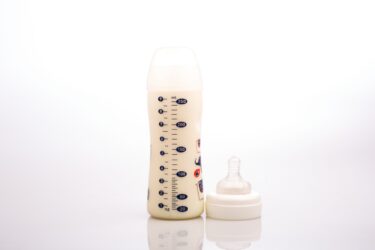 【時短テク】電気ケトルと天然水でミルク作りを簡単に！泣いてる赤ちゃんを待たせないミルク作り